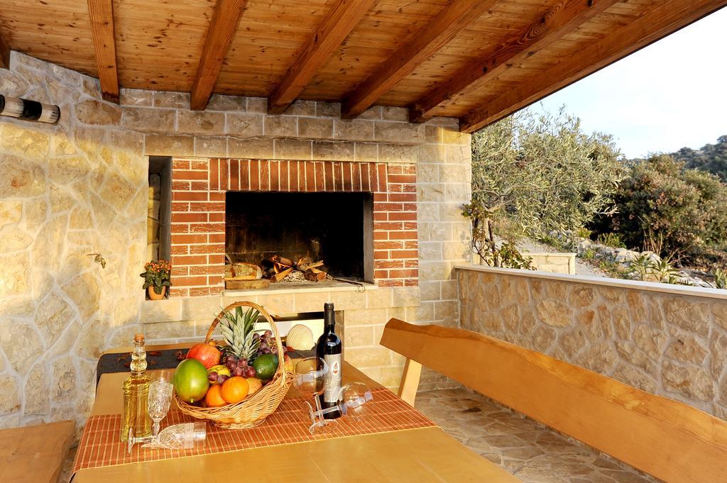 Holiday Home Mirna Vala Севид Экстерьер фото