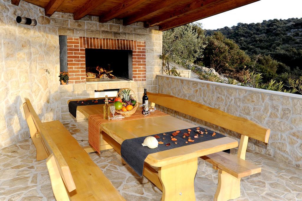 Holiday Home Mirna Vala Севид Экстерьер фото