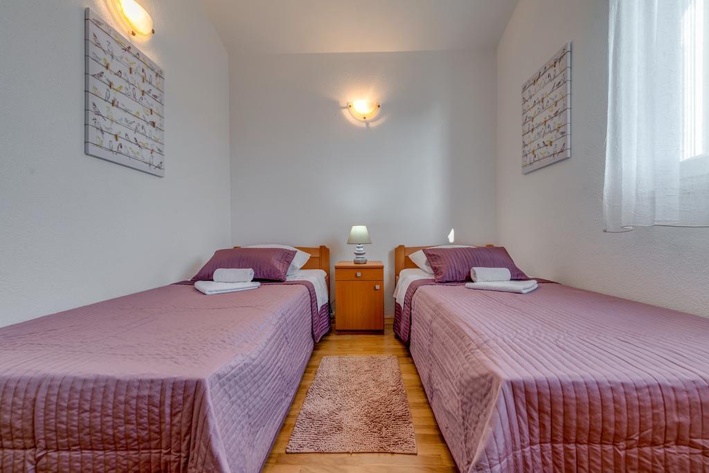 Holiday Home Mirna Vala Севид Экстерьер фото